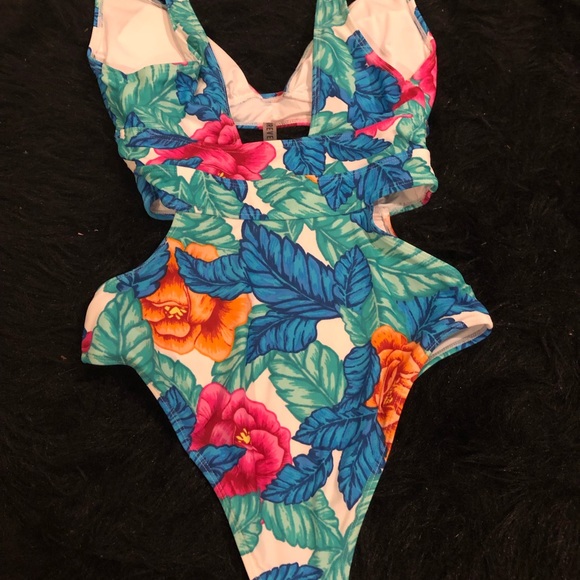 Forever 21 floral one piece - Picture 2 of 4